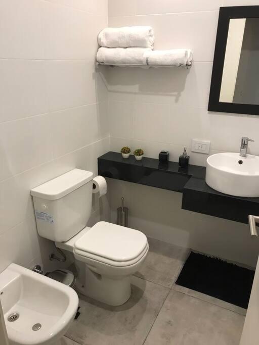 Suite In San Telmo Dormitorio En Suite Con Dos Banos Y Balcon A La Calle Buenos Aires Dış mekan fotoğraf