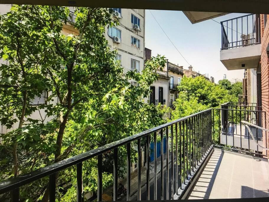 Suite In San Telmo Dormitorio En Suite Con Dos Banos Y Balcon A La Calle Buenos Aires Dış mekan fotoğraf